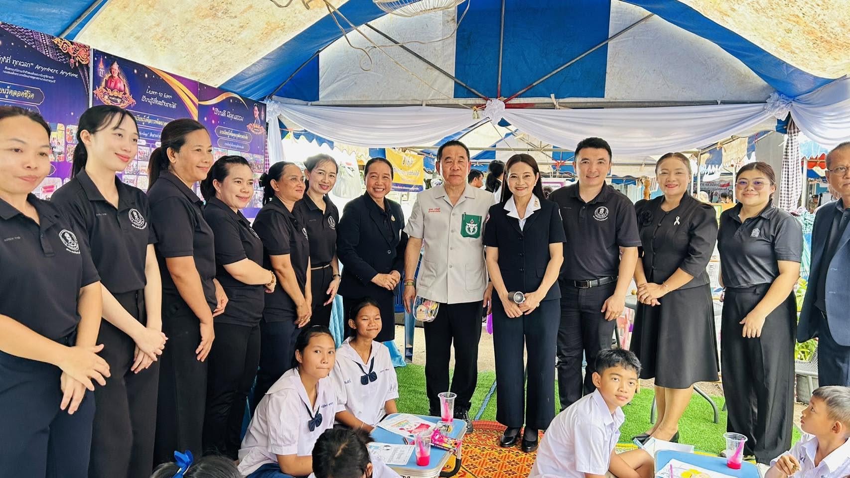 🟢 | กิจกรรม “จังหวัดเคลื่อนที่” พร้อมกิจกรรมปกป้องและเชิดชูสถาบันพระมหากษัตริย์ และการออกหน่วยแพทย์ พอ.สว.